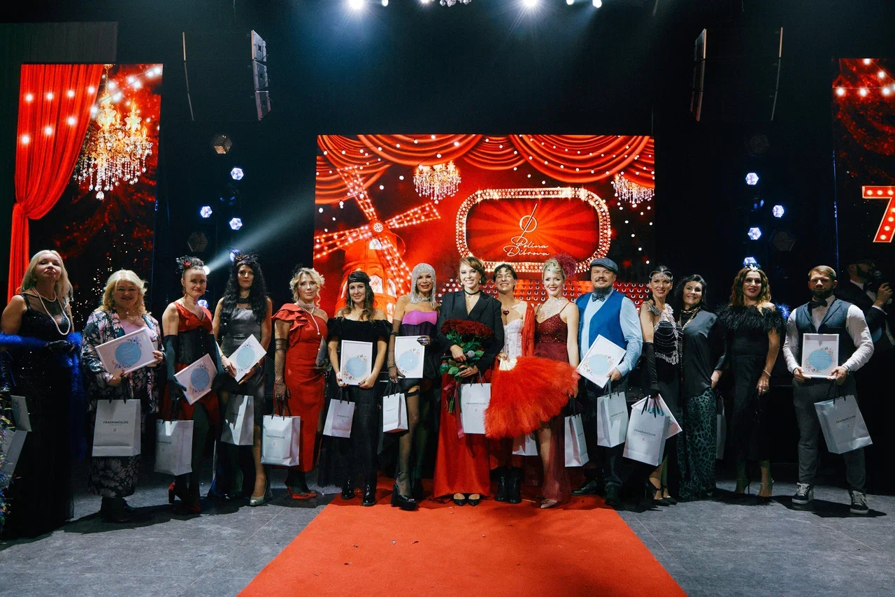 Полина Диброва устроила Moulin Rouge в честь 7-летия своего женского клуба